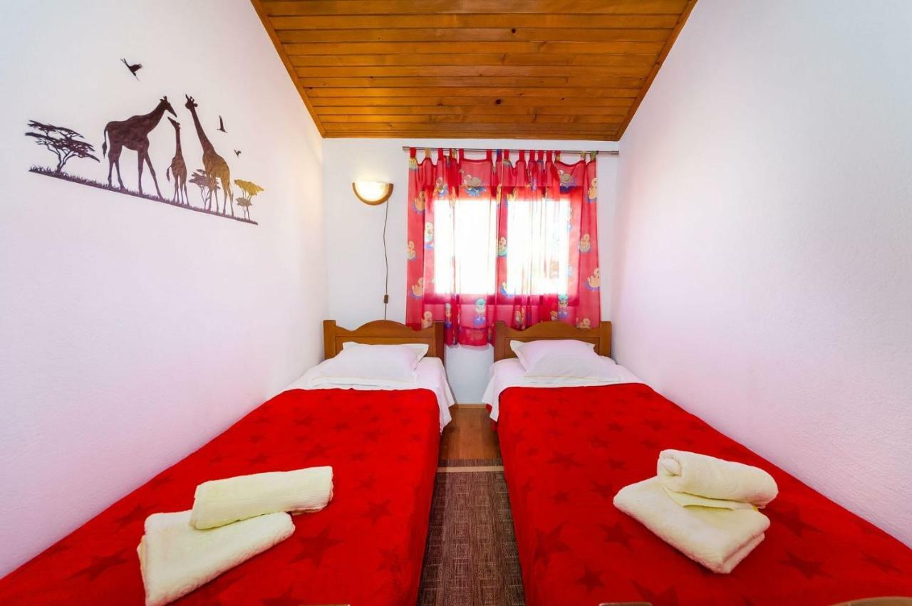 Apartment Matkos - With Garden And Terrace Hoek van Holland Ngoại thất bức ảnh